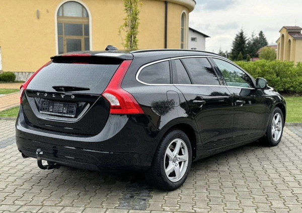 Volvo V60 cena 47900 przebieg: 199000, rok produkcji 2015 z Rzeszów małe 326
